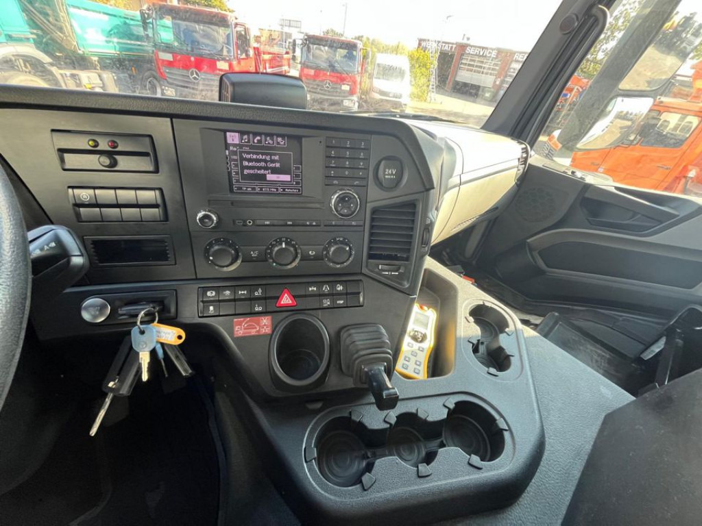 MERCEDES-BENZ Antos 2543 L 6x2 Abrollkipper mit Kran Funk+Greiferst. - Lastväxlare lastbil, Kranbil: bild 2 MERCEDES-BENZ Antos 2543 L 6x2 Abrollkipper mit Kran Funk+Greiferst. - Lastväxlare lastbil, Kranbil: bild 2