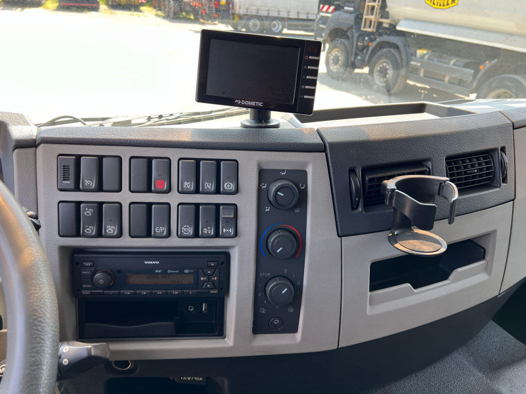 VOLVO (S) Truck FE 320 Kühlkoffer LBW Thermokin T 1200R - Kylbil lastbil: bild 2 VOLVO (S) Truck FE 320 Kühlkoffer LBW Thermokin T 1200R - Kylbil lastbil: bild 2