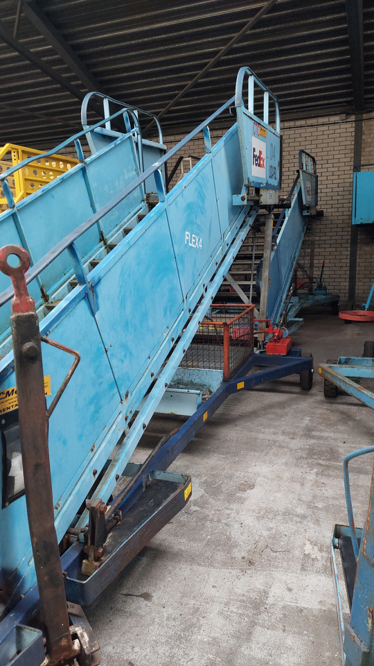 Passenger Stairs SACO 2-2.80 - Passagerartrappa: bild 4 Passenger Stairs SACO 2-2.80 - Passagerartrappa: bild 4