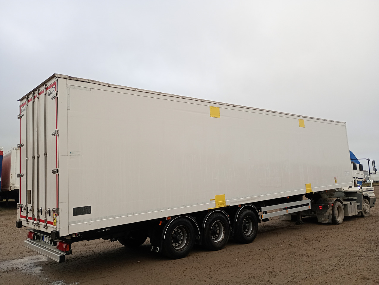 EKERI BOX OPENSIDE - TARP ROOF - HUCKEPACK - Skåp semitrailer: bild 5 EKERI BOX OPENSIDE - TARP ROOF - HUCKEPACK - Skåp semitrailer: bild 5