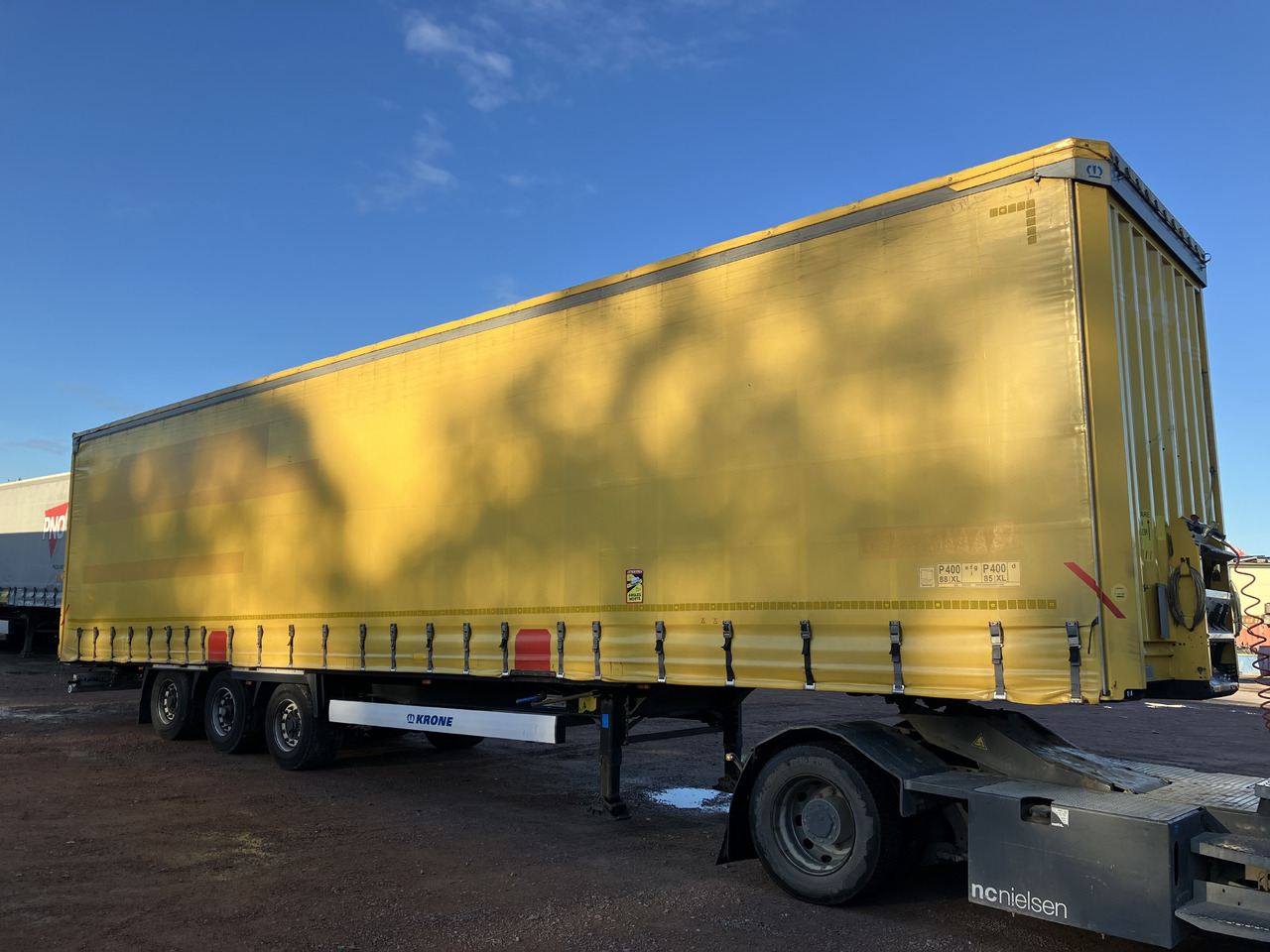 KRONE MEGA CURTAIN - LIFTING ROOF - HUCKEPACK - Kapelltrailer: bild 3 KRONE MEGA CURTAIN - LIFTING ROOF - HUCKEPACK - Kapelltrailer: bild 3