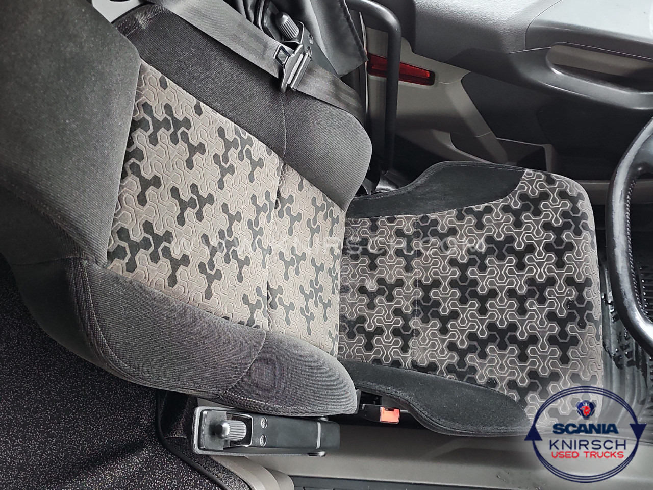 SCANIA R 450 A4x2LA / LED / Sideskirts / ADR AT - Dragbil: bild 4 SCANIA R 450 A4x2LA / LED / Sideskirts / ADR AT - Dragbil: bild 4