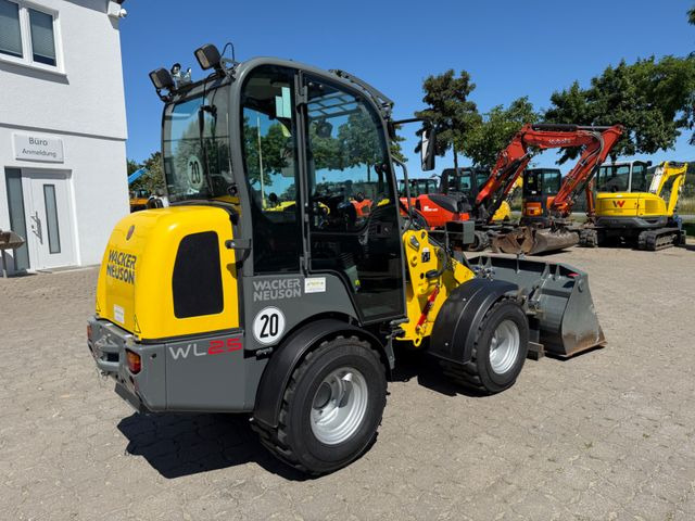 Wacker WL 25, Bj 23, 210 BH, Breitreifen Schaufel Gabel - Hjullastare: bild 4 Wacker WL 25, Bj 23, 210 BH, Breitreifen Schaufel Gabel - Hjullastare: bild 4