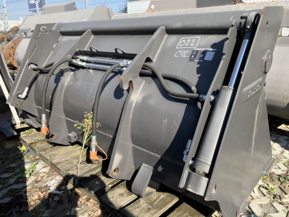 Volvo Klappschaufel mit Messer -P Aufnahme - Skopa: bild 2 Volvo Klappschaufel mit Messer -P Aufnahme - Skopa: bild 2