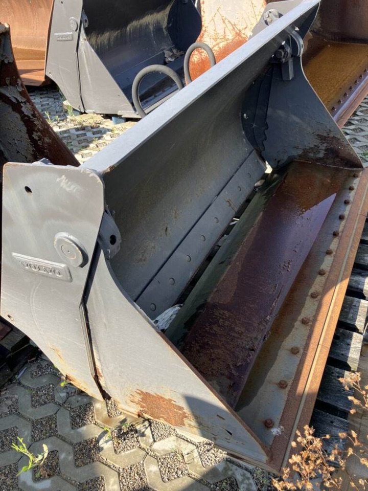 Volvo Klappschaufel mit Messer TPZ - Skopa: bild 1 Volvo Klappschaufel mit Messer TPZ - Skopa: bild 1