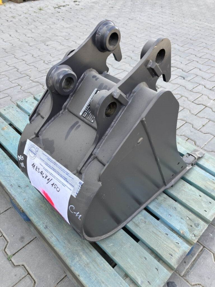 Volvo Tieflöffel mit Zähnen - Festanbau - Grävlastare: bild 2 Volvo Tieflöffel mit Zähnen - Festanbau - Grävlastare: bild 2