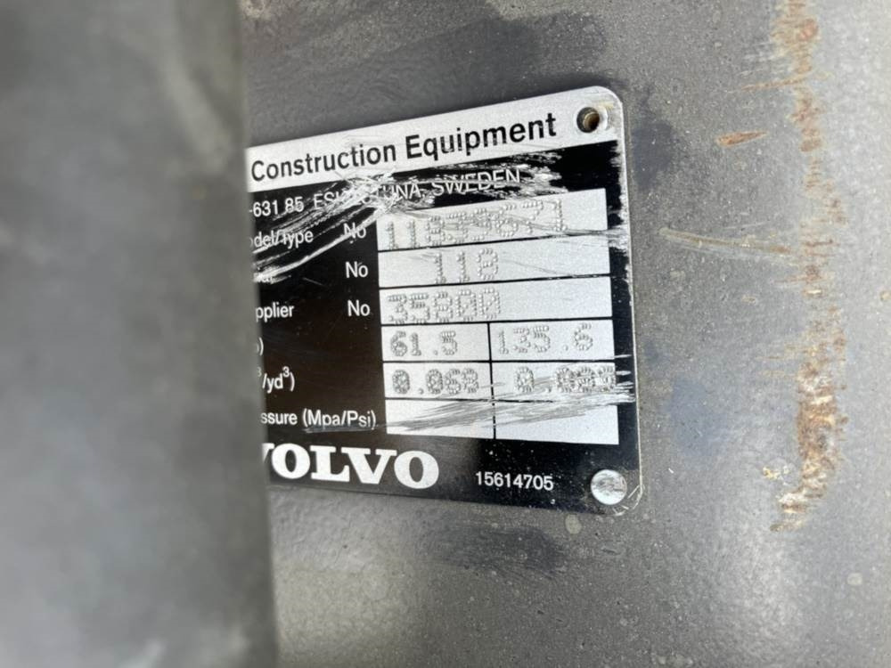 Volvo Tieflöffel mit Zähnen - Festanbau - Grävlastare: bild 3 Volvo Tieflöffel mit Zähnen - Festanbau - Grävlastare: bild 3