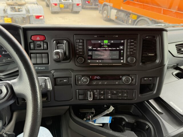 Scania G450 XT 4x4 Euro 6 SZM Kipphydraulik Blatt/ Luft - Dragbil: bild 3 Scania G450 XT 4x4 Euro 6 SZM Kipphydraulik Blatt/ Luft - Dragbil: bild 3