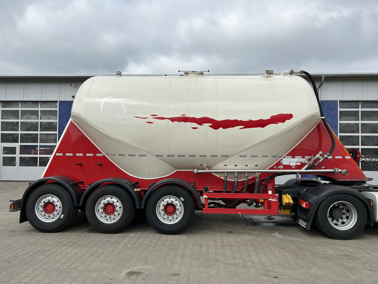 FELDBINDER O.ME.P.S. CM27 Zementsilo 3 Achse - Bulktrailer: bild 2 FELDBINDER O.ME.P.S. CM27 Zementsilo 3 Achse - Bulktrailer: bild 2