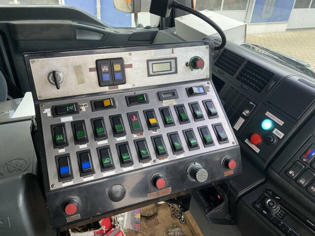 MAN TGA 26.430 6x2-2 LL - Sopmaskin: bild 5 MAN TGA 26.430 6x2-2 LL - Sopmaskin: bild 5