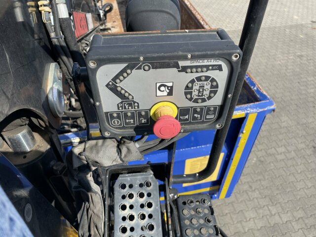 Mercedes-Benz AROCS 2536 6x2*4 Kipper Kran HIAB - Tippbil lastbil, Kranbil: bild 5 Mercedes-Benz AROCS 2536 6x2*4 Kipper Kran HIAB - Tippbil lastbil, Kranbil: bild 5