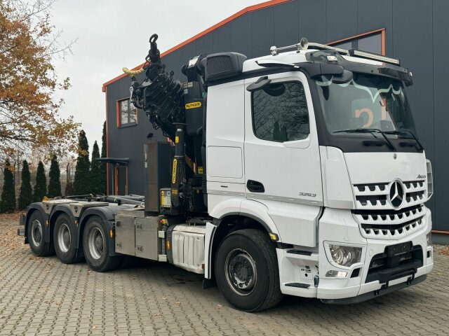 Mercedes-Benz Arocs 3253 8x4 Abrollkipper Kran Palfinger 37002 - Lastväxlare lastbil, Kranbil: bild 1 Mercedes-Benz Arocs 3253 8x4 Abrollkipper Kran Palfinger 37002 - Lastväxlare lastbil, Kranbil: bild 1