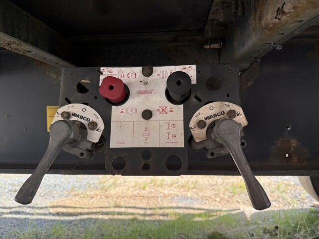 Flaksläp Schmitz Cargobull Gotha AFG 18 BS Baustoffanhänger 2 Achse: bild 13 Flaksläp Schmitz Cargobull Gotha AFG 18 BS Baustoffanhänger 2 Achse: bild 13