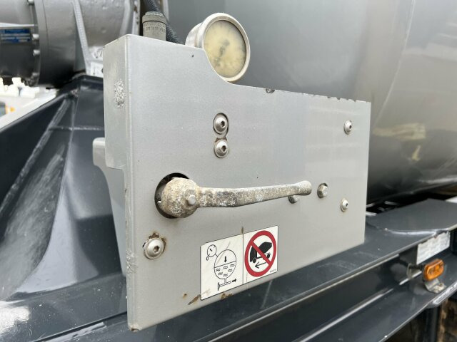Schwing Stetter Betonmischer Auflieger 10 m³ - Betongtrailer: bild 4 Schwing Stetter Betonmischer Auflieger 10 m³ - Betongtrailer: bild 4