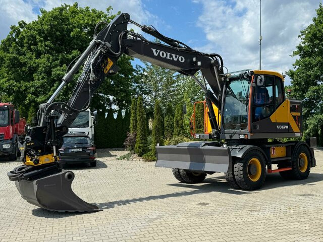 Volvo EWR150E Mobilbagger mit ROTATOR ENCONG EC319 - Grävmaskin på däck: bild 1 Volvo EWR150E Mobilbagger mit ROTATOR ENCONG EC319 - Grävmaskin på däck: bild 1