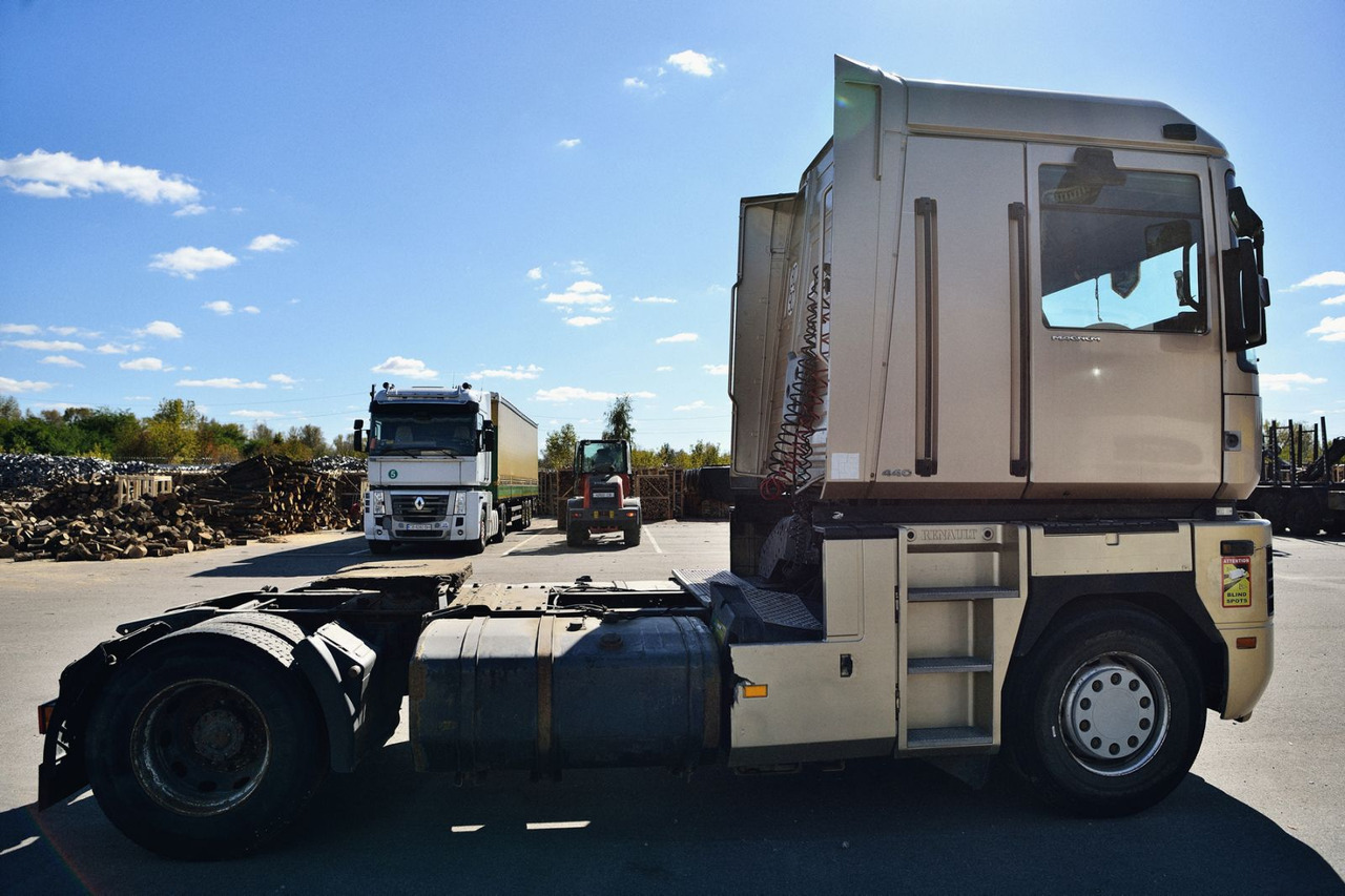 Dragbil RENAULT Magnum 440: bild 9