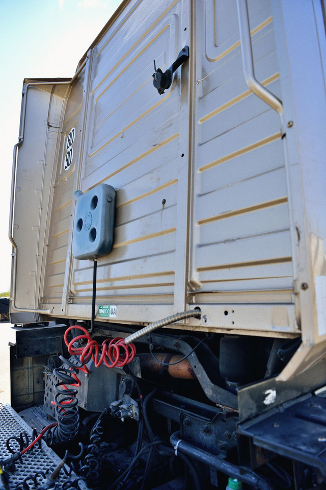 Dragbil RENAULT Magnum 440: bild 8