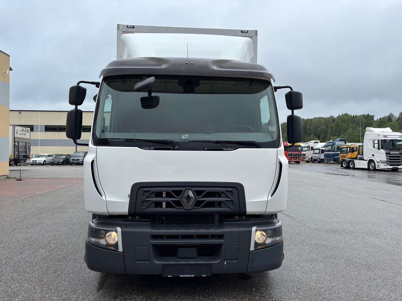 RENAULT D WIDE 320 - Lastbil med skåp: bild 2 RENAULT D WIDE 320 - Lastbil med skåp: bild 2