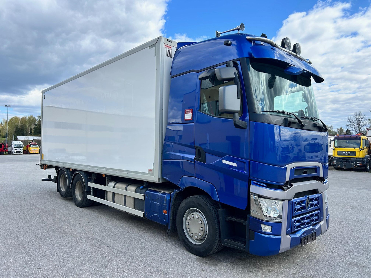 RENAULT T520 - Lastbil med skåp: bild 1 RENAULT T520 - Lastbil med skåp: bild 1