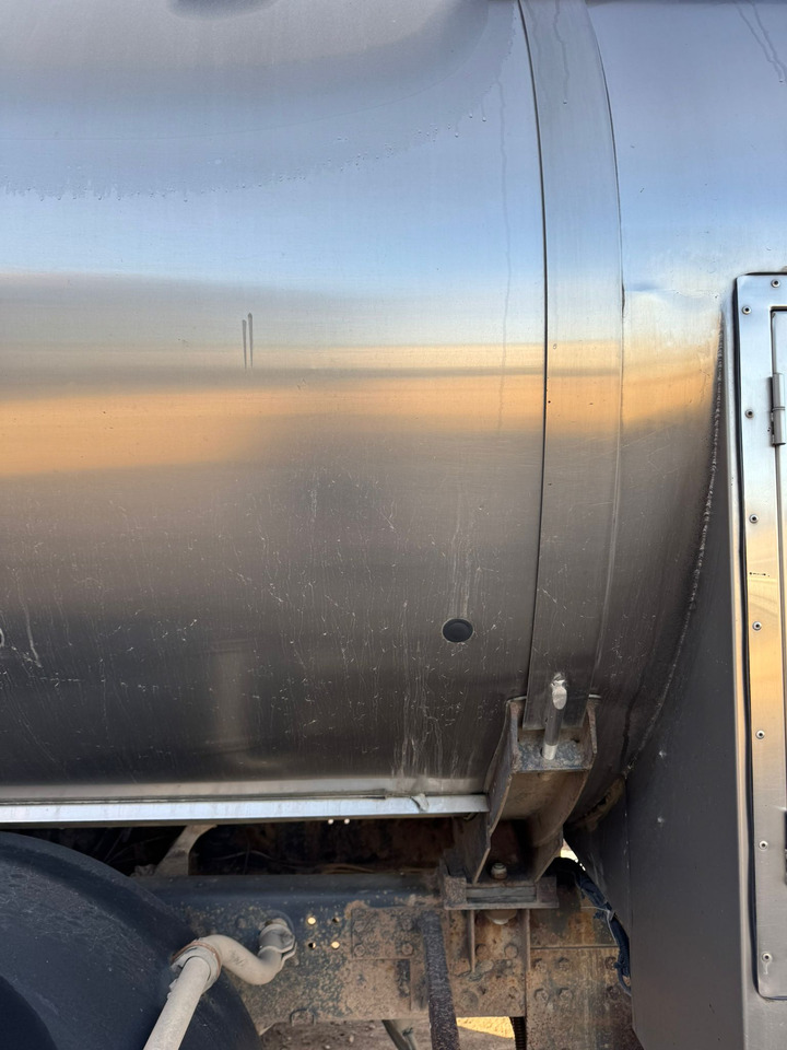 Tankbil för transportering mjölk SCANIA R480: bild 10 Tankbil för transportering mjölk SCANIA R480: bild 10