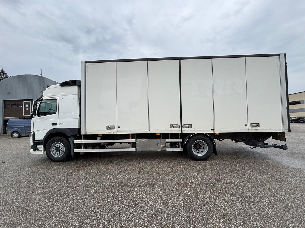 VOLVO FM330 - Lastbil med skåp: bild 5 VOLVO FM330 - Lastbil med skåp: bild 5