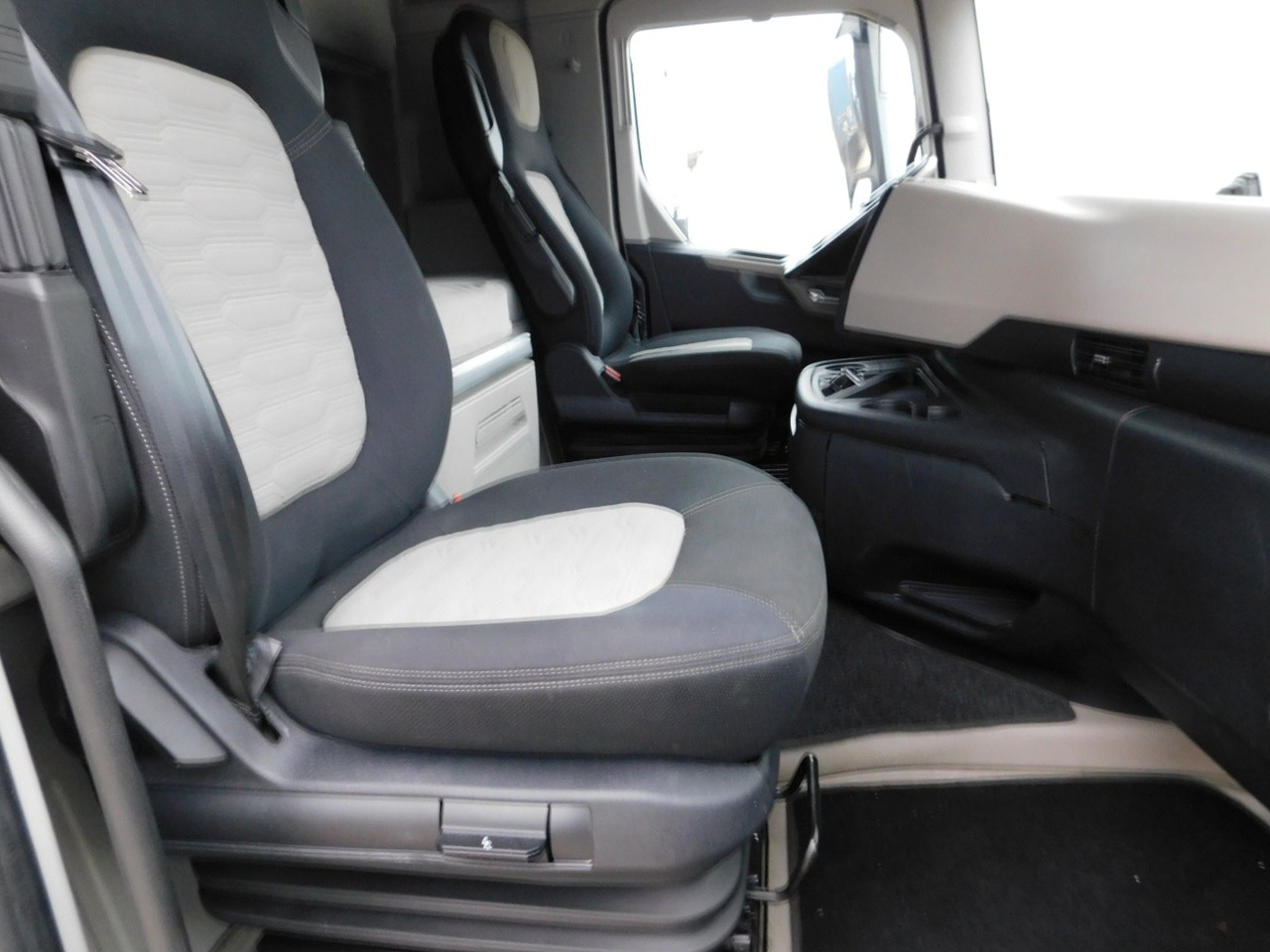 Ford F max ll 4x2 scab e6 12tx2620 - Dragbil: bild 5 Ford F max ll 4x2 scab e6 12tx2620 - Dragbil: bild 5