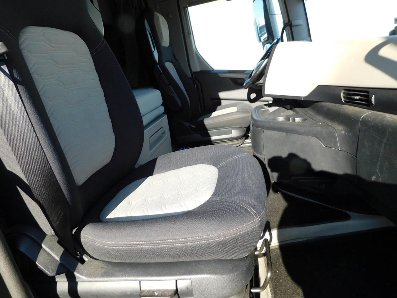 Ford F max ll 4x2 scab e6 12tx2620 - Dragbil: bild 5 Ford F max ll 4x2 scab e6 12tx2620 - Dragbil: bild 5