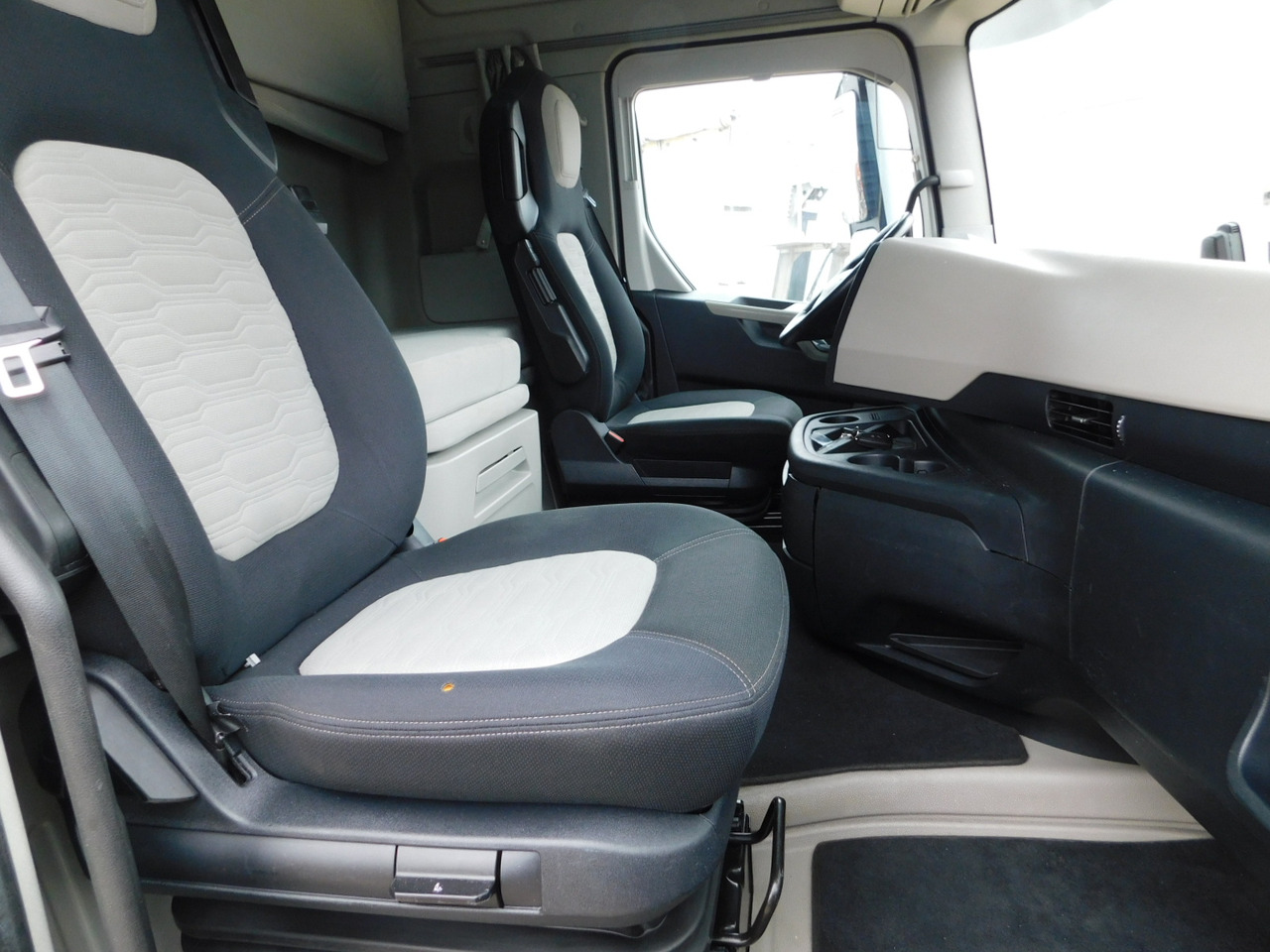 Ford F max ll 4x2 scab e6 12tx2620 - Dragbil: bild 5 Ford F max ll 4x2 scab e6 12tx2620 - Dragbil: bild 5