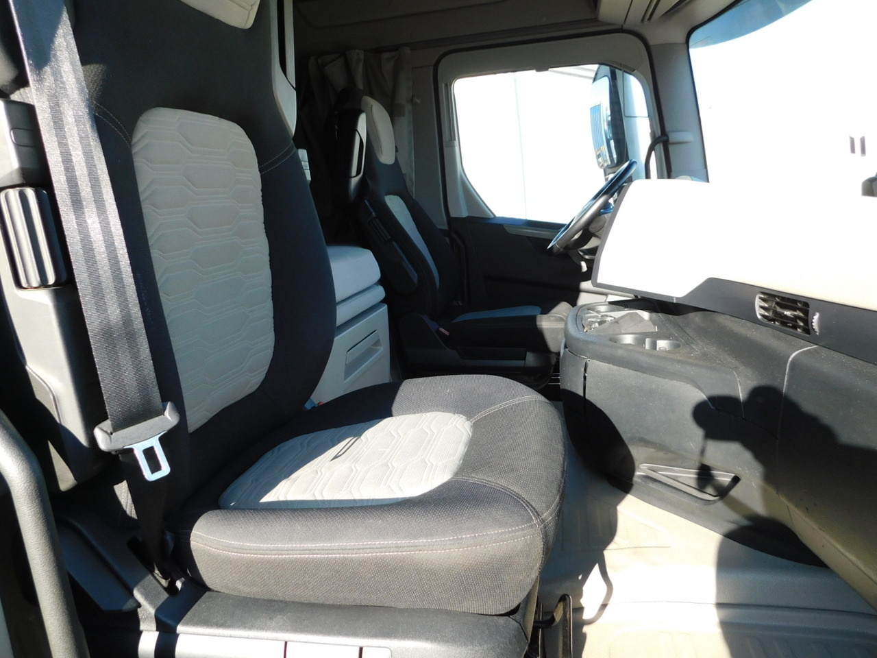 Ford F max ll 4x2 scab e6 12tx2620 - Dragbil: bild 5 Ford F max ll 4x2 scab e6 12tx2620 - Dragbil: bild 5