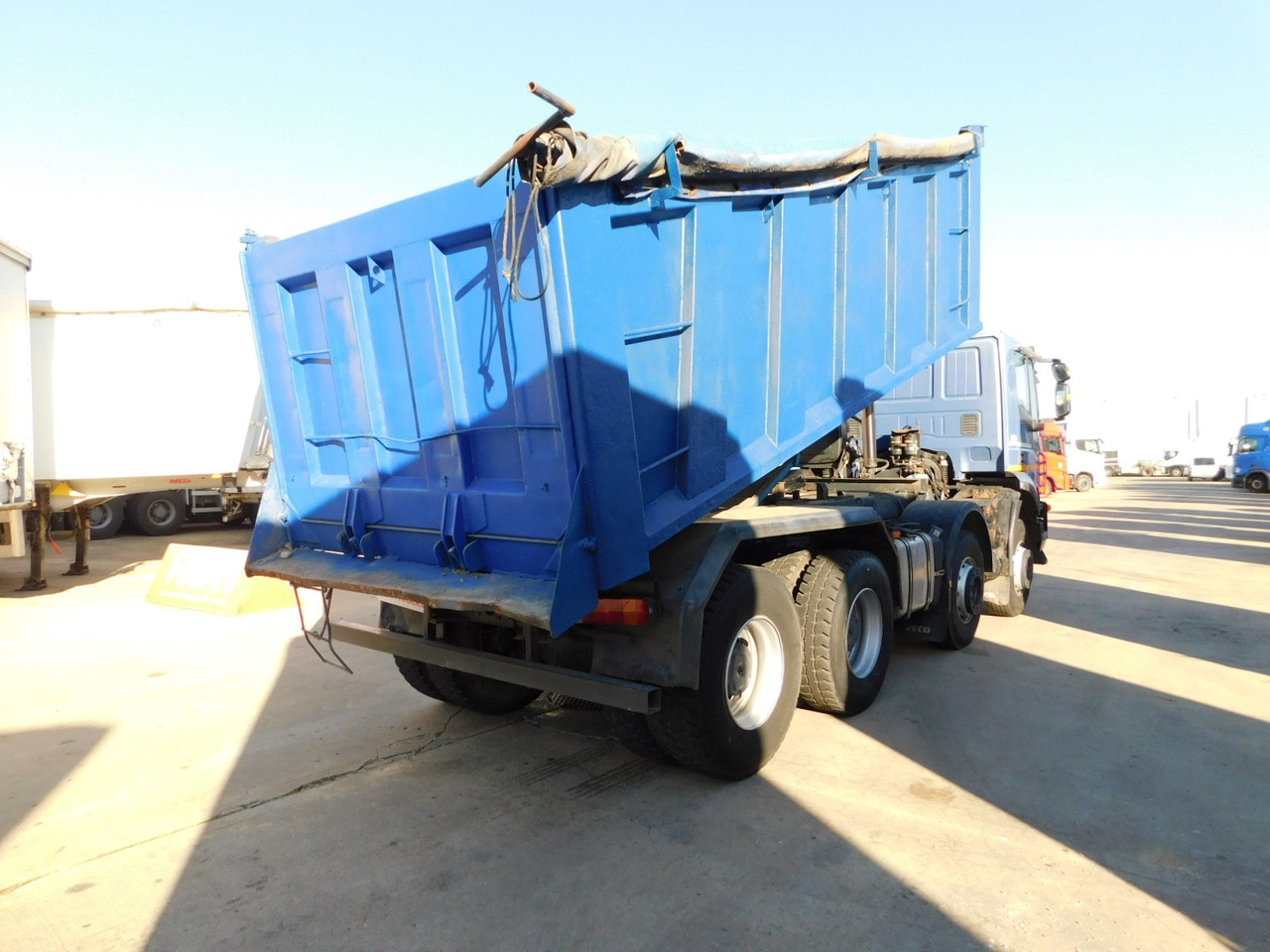 Iveco Trakker ad410t45 - Tippbil lastbil: bild 3 Iveco Trakker ad410t45 - Tippbil lastbil: bild 3