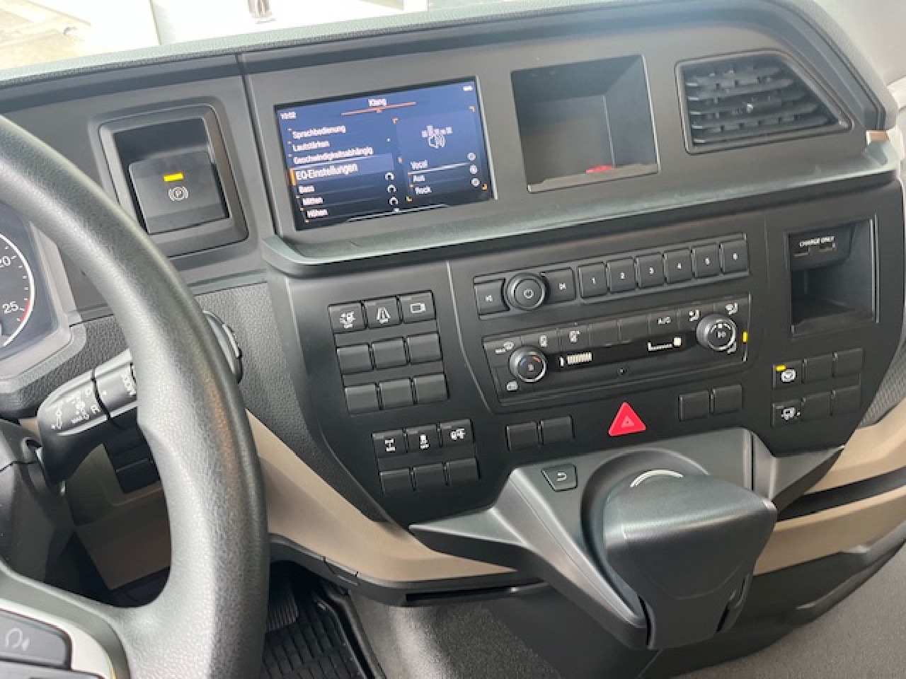 MAN TGX 18.470 4x2 BLS Euro6 Retarder Klima Luftfeder - Dragbil: bild 4 MAN TGX 18.470 4x2 BLS Euro6 Retarder Klima Luftfeder - Dragbil: bild 4