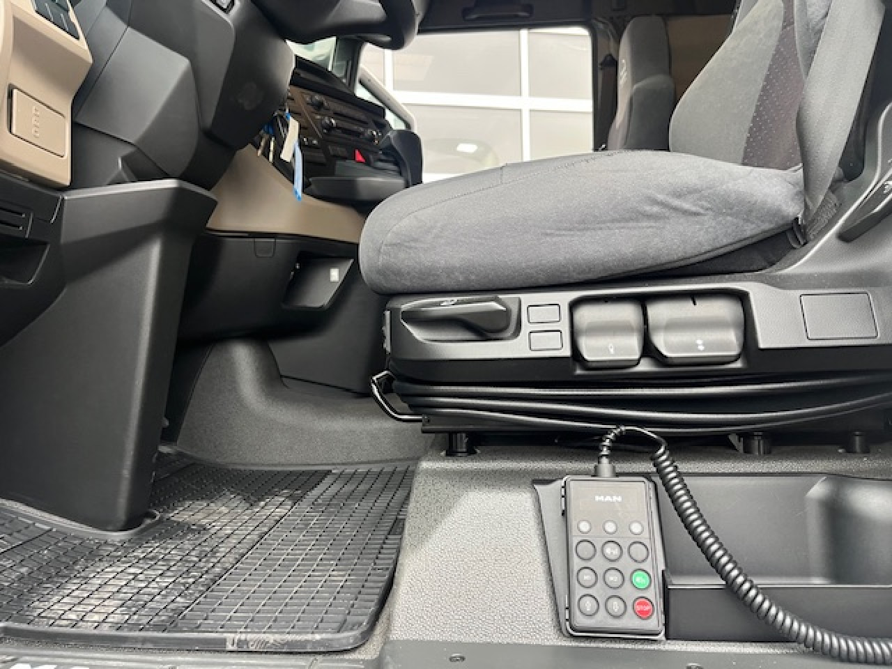 MAN TGX 18.470 4x2 BLS Euro6 Retarder Klima Luftfeder - Dragbil: bild 5 MAN TGX 18.470 4x2 BLS Euro6 Retarder Klima Luftfeder - Dragbil: bild 5