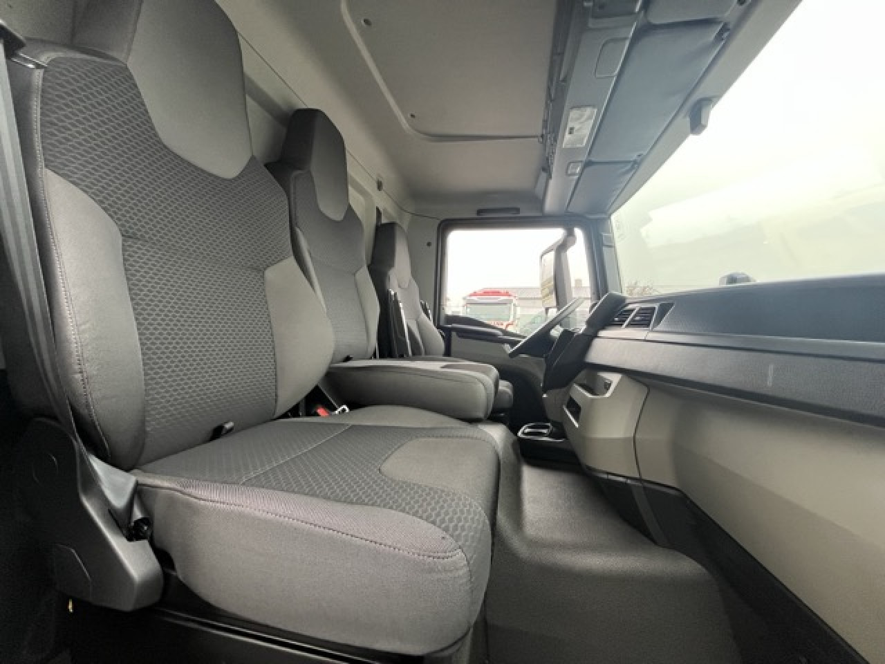 MAN TGL 12.250 4x2 BL CH Euro6 Klima AHK Luftfeder ZV - Lastbil med skåp: bild 3 MAN TGL 12.250 4x2 BL CH Euro6 Klima AHK Luftfeder ZV - Lastbil med skåp: bild 3