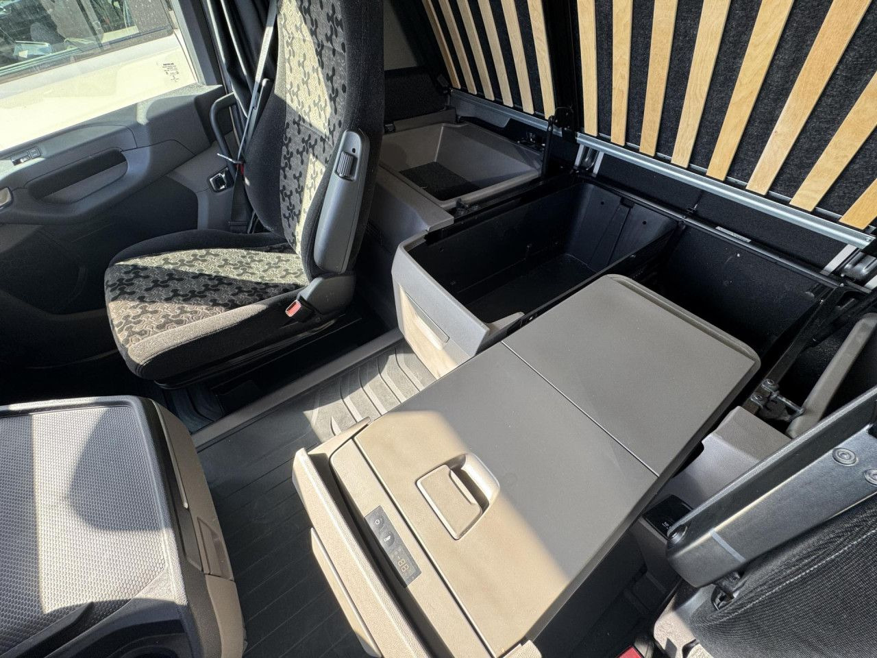 Dragbil Scania R 460: bild 16