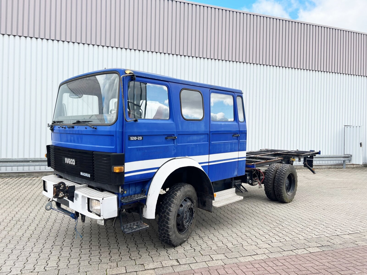 120-23 AW 4x4 Doka 120-23 AW 4x4 Doka, V8-Motor, Seilwinde - Chassi lastbil: bild 1 120-23 AW 4x4 Doka 120-23 AW 4x4 Doka, V8-Motor, Seilwinde - Chassi lastbil: bild 1