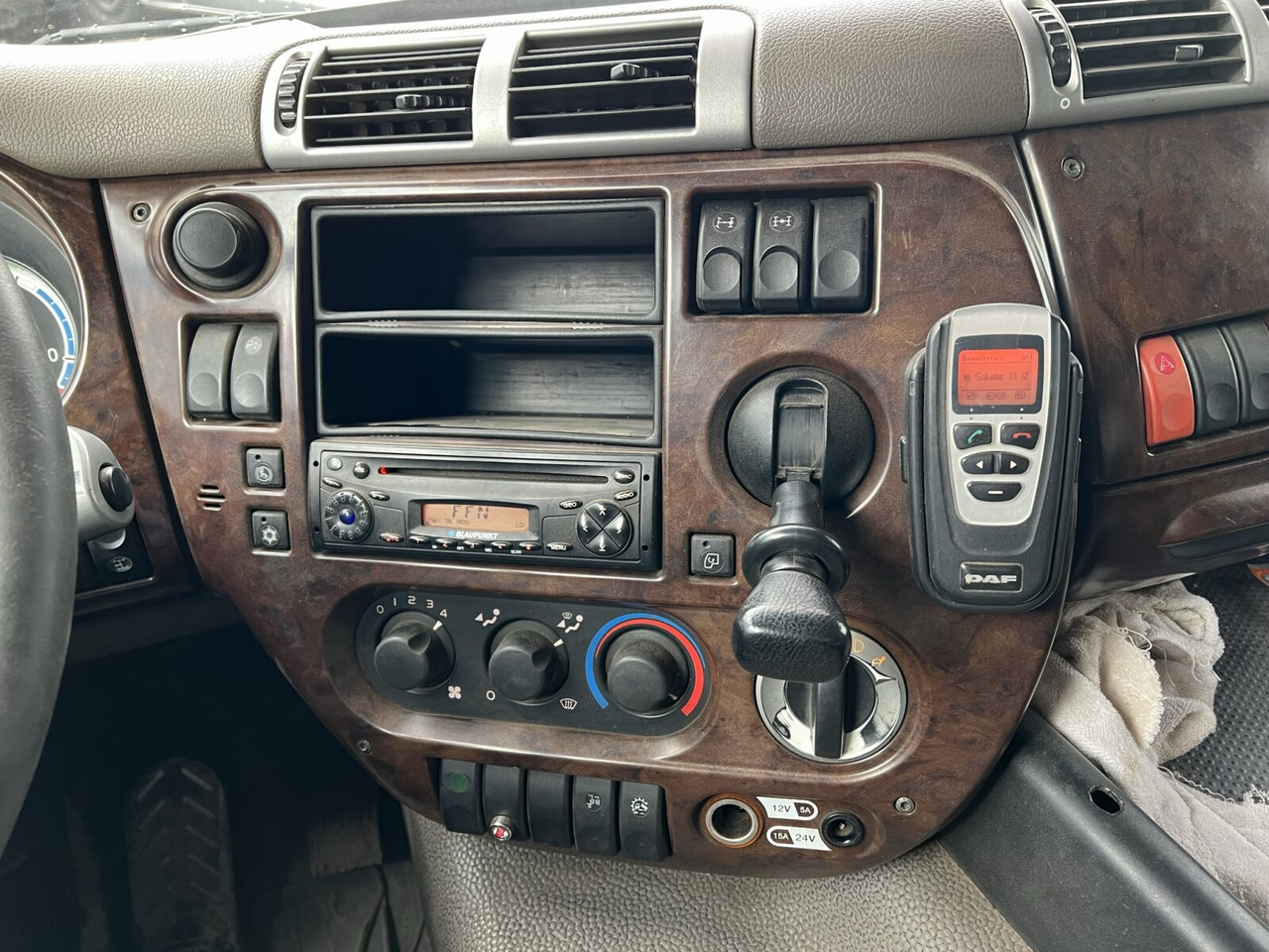 DAF AT 85.460 6x4 AT 85.460 6x4, Abrollkipper Palfinger T20 - Lastväxlare lastbil: bild 2 DAF AT 85.460 6x4 AT 85.460 6x4, Abrollkipper Palfinger T20 - Lastväxlare lastbil: bild 2