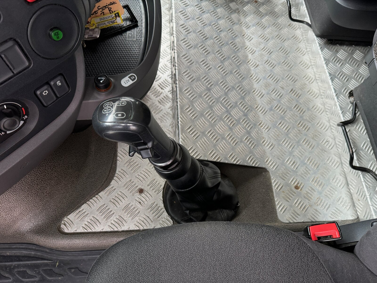 DAF XF 410 FA 4x2 XF 410 FA 4x2, Fahrschule, 2x AHK, 6 Sitze - Flakbil: bild 5 DAF XF 410 FA 4x2 XF 410 FA 4x2, Fahrschule, 2x AHK, 6 Sitze - Flakbil: bild 5