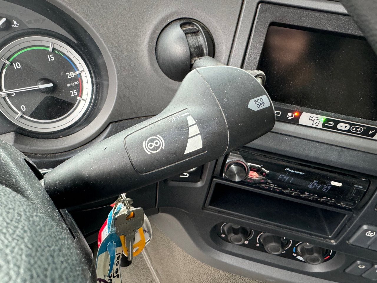 Flakbil DAF XF 410 FA 4x2 XF 410 FA 4x2, Fahrschule, 2x AHK, 6 Sitze: bild 7 Flakbil DAF XF 410 FA 4x2 XF 410 FA 4x2, Fahrschule, 2x AHK, 6 Sitze: bild 7