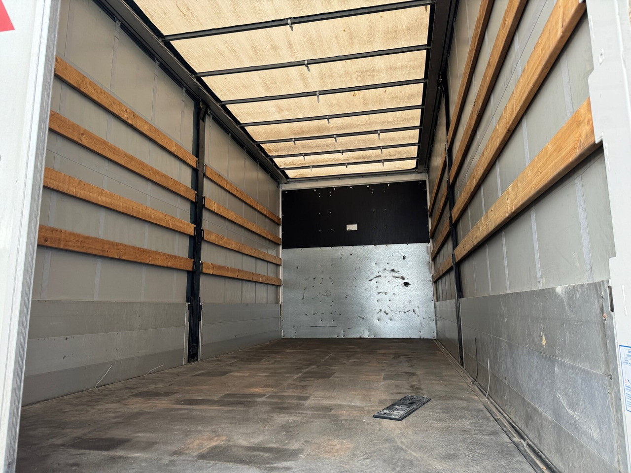 Flakbil DAF XF 410 FA 4x2 XF 410 FA 4x2, Fahrschule, 2x AHK, 6 Sitze: bild 11 Flakbil DAF XF 410 FA 4x2 XF 410 FA 4x2, Fahrschule, 2x AHK, 6 Sitze: bild 11