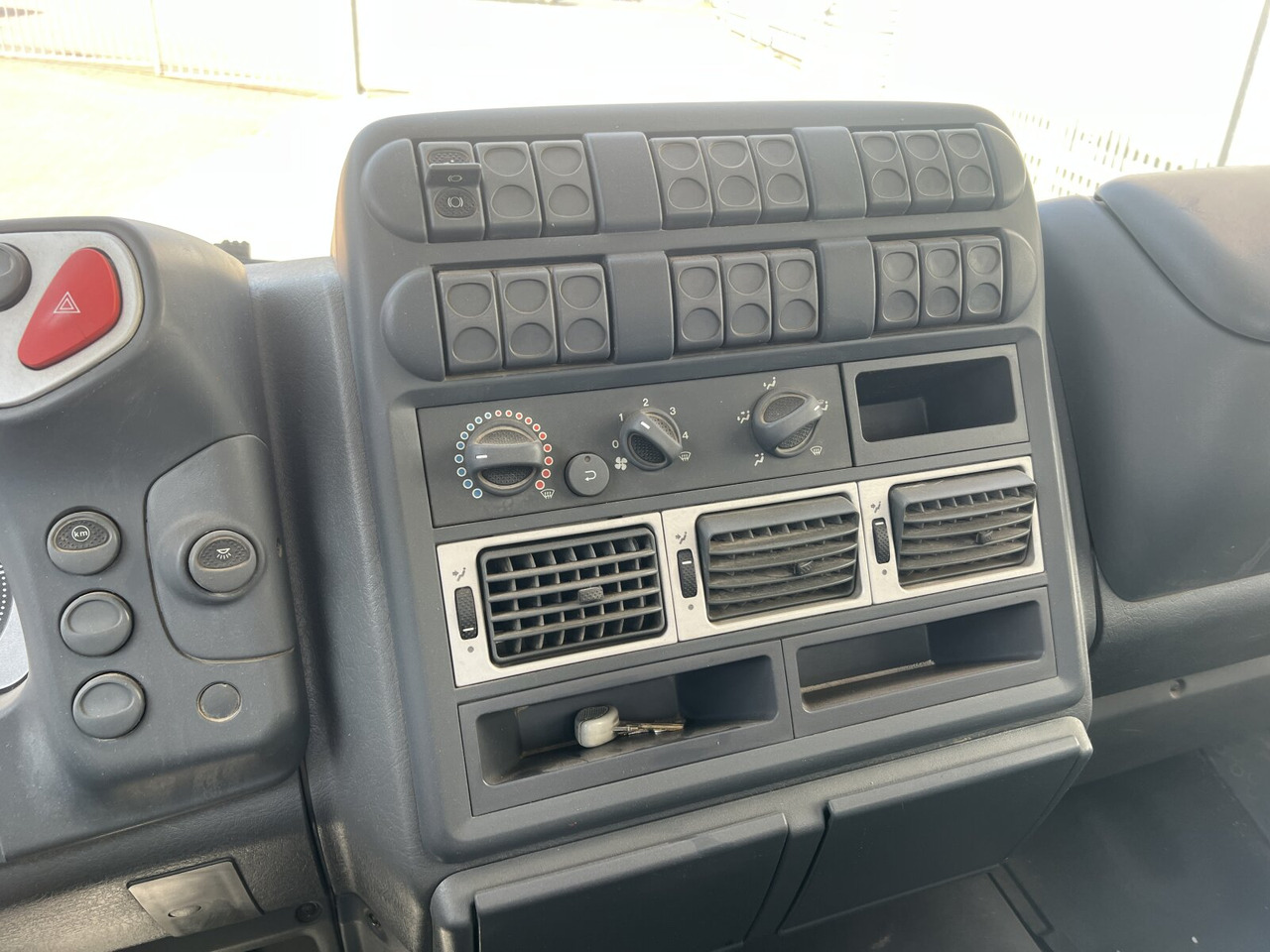 EuroCargo ML80E18K 4x2 EuroCargo ML80E18K 4x2 - Tippbil lastbil: bild 5 EuroCargo ML80E18K 4x2 EuroCargo ML80E18K 4x2 - Tippbil lastbil: bild 5