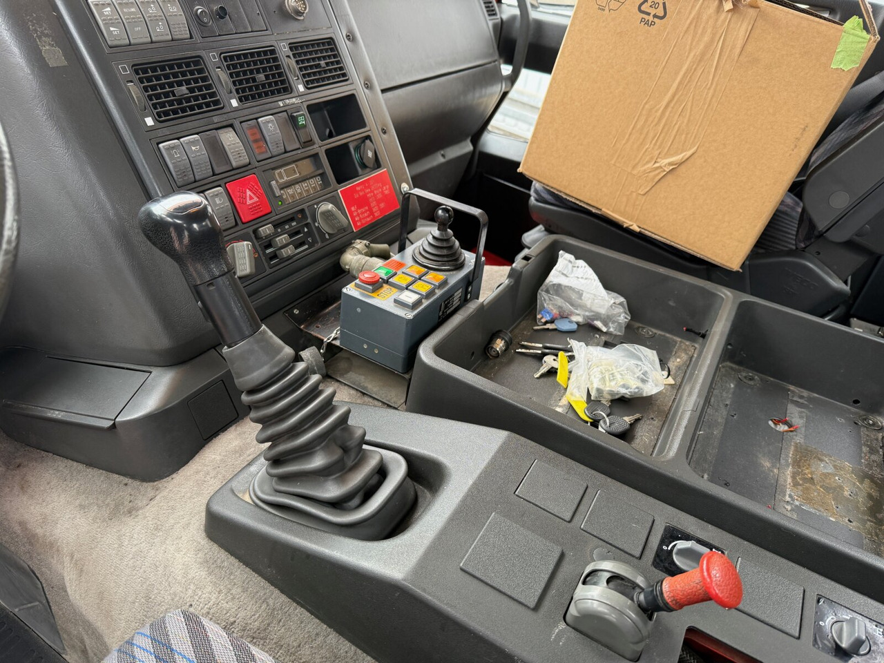 EuroTech 240E38 6x2-4 EuroTech 240E38 6x2-4, Lift-/Lenkachse, Seilwinde, Kran Hiab 100 - Lastväxlare lastbil, Kranbil: bild 5 EuroTech 240E38 6x2-4 EuroTech 240E38 6x2-4, Lift-/Lenkachse, Seilwinde, Kran Hiab 100 - Lastväxlare lastbil, Kranbil: bild 5