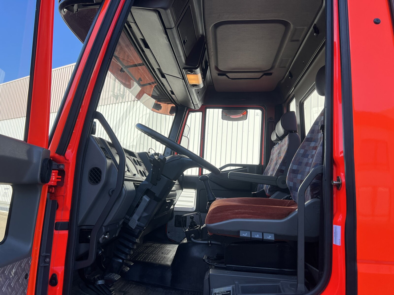 FF 95 E 18 WR 4x4 FF 95 E 18 WR 4x4, 6000l Wassertank - Tankbil: bild 2 FF 95 E 18 WR 4x4 FF 95 E 18 WR 4x4, 6000l Wassertank - Tankbil: bild 2