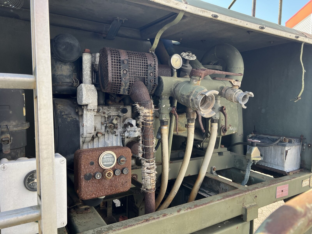 Tankbil FF 95 E 18 WR 4x4 FF 95 E 18 WR 4x4, 6000l Wassertank: bild 12