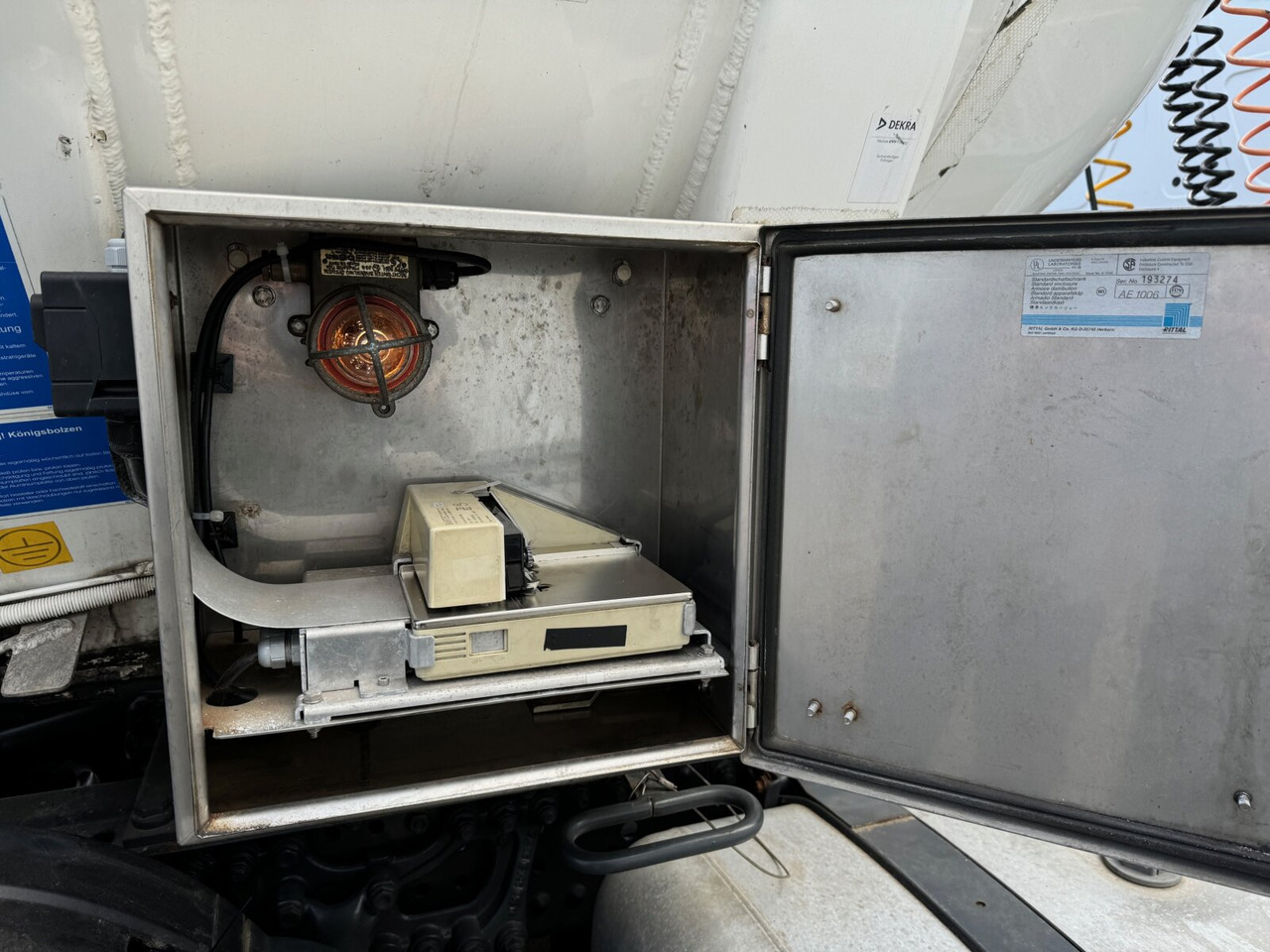 Feldbinder TSA 44.3-4 TSA 44.3-4, Tankauflieger, 4 Kammern, 43300l - Tanktrailer: bild 5 Feldbinder TSA 44.3-4 TSA 44.3-4, Tankauflieger, 4 Kammern, 43300l - Tanktrailer: bild 5