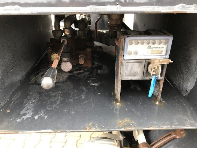 HDK 1860 HDK 1860 Hinterkippmulde ca. 28m³ mit Seperatmotor, eigene Hydraulik - Tippsläp: bild 2 HDK 1860 HDK 1860 Hinterkippmulde ca. 28m³ mit Seperatmotor, eigene Hydraulik - Tippsläp: bild 2