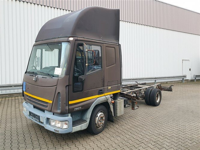Iveco EuroCargo 75 E 17/4x2 EuroCargo 75 E 17/4x2, 6x VORHANDEN! - Chassi lastbil: bild 1 Iveco EuroCargo 75 E 17/4x2 EuroCargo 75 E 17/4x2, 6x VORHANDEN! - Chassi lastbil: bild 1