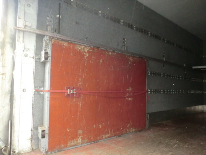 Iveco EuroTech 190E40 4x2 Euro Tech 190E40, Möbelkoffer, 49 cbm - Lastbil med skåp: bild 4 Iveco EuroTech 190E40 4x2 Euro Tech 190E40, Möbelkoffer, 49 cbm - Lastbil med skåp: bild 4