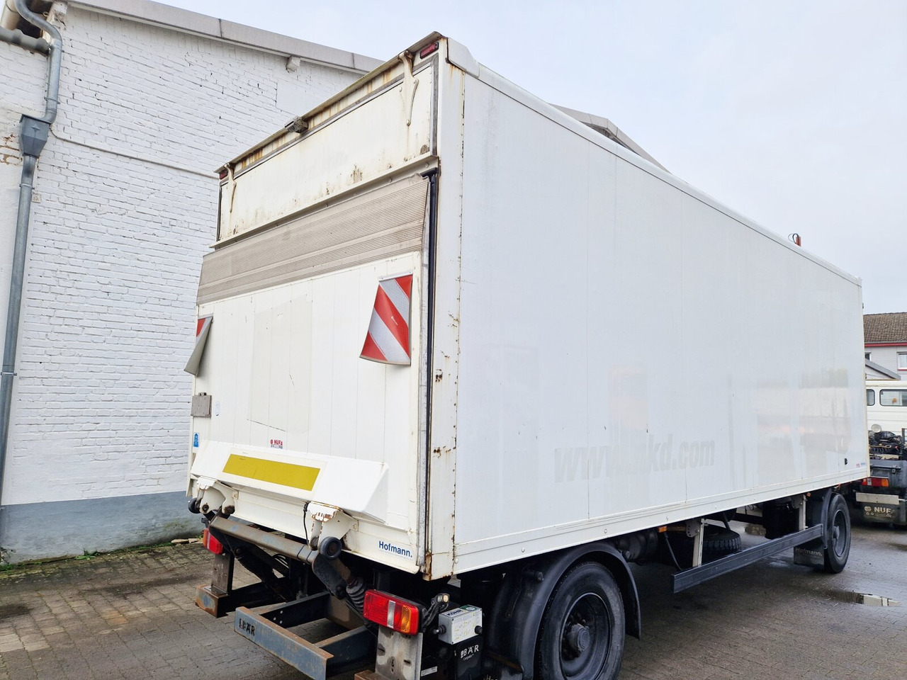 Kleiderkofferanhänger Hofmann, Kleiderkofferanhänger, durchladbar, LBW BÄR, 42 cbm - Skåpsläp: bild 4 Kleiderkofferanhänger Hofmann, Kleiderkofferanhänger, durchladbar, LBW BÄR, 42 cbm - Skåpsläp: bild 4