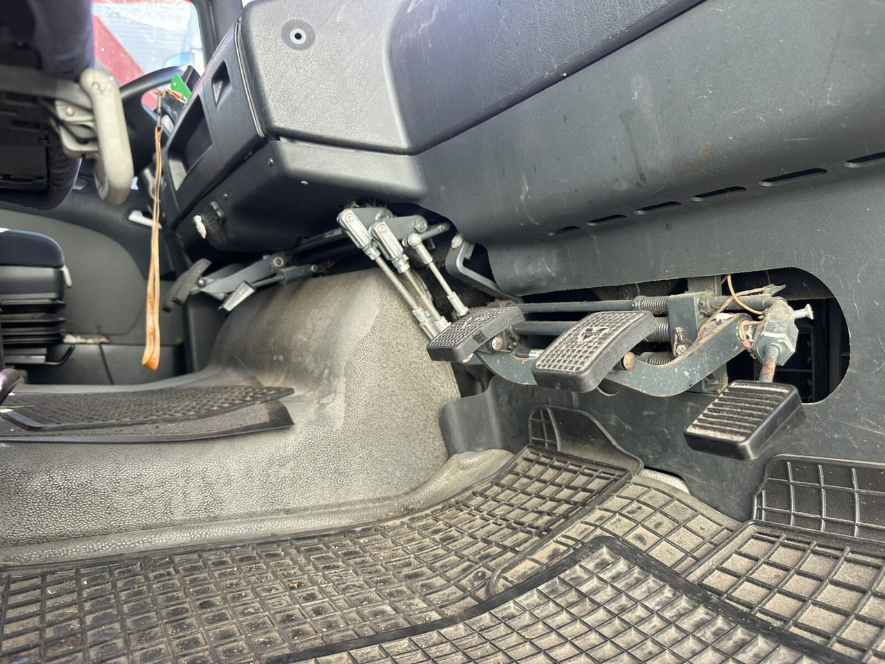 MAN TGA 18.360 LL 4x2 TGA 18.360 LL 4x2, Fahrschule - Lastbil: bild 2 MAN TGA 18.360 LL 4x2 TGA 18.360 LL 4x2, Fahrschule - Lastbil: bild 2