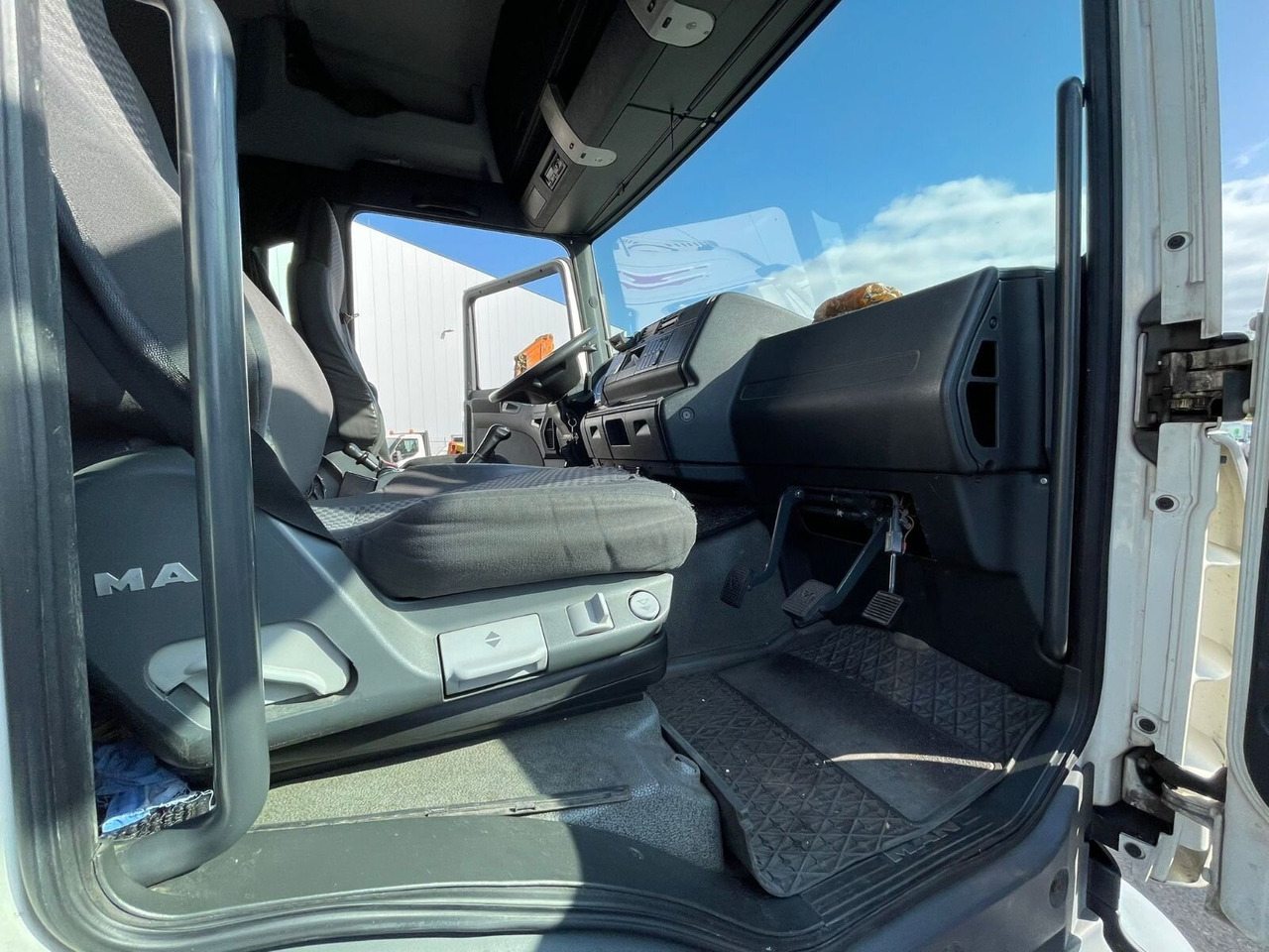 MAN TGM 18.330 4X2 LL TGM 18.330 4X2 LL, Fahrschulausstattung - Lastbil: bild 5 MAN TGM 18.330 4X2 LL TGM 18.330 4X2 LL, Fahrschulausstattung - Lastbil: bild 5